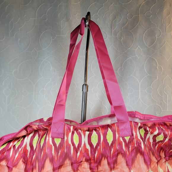 Chico's Tote Fold-Up Bag Large Pink Ikat Print Packable Zipper Double Strap NEW - Picture 2 of 12